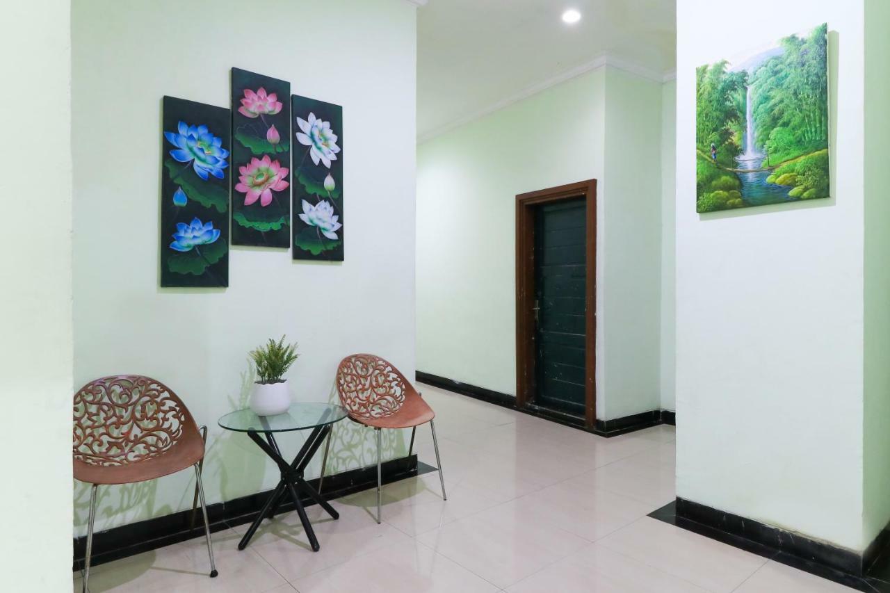 Labuana Homestay & Cafe Garden Макасар Экстерьер фото